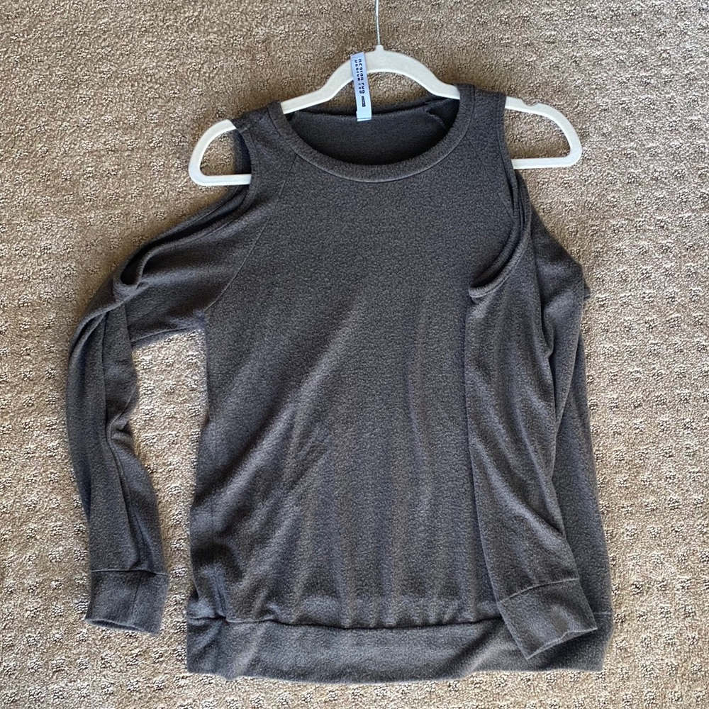 Design Lab Green Sweater w Cold Shoulder